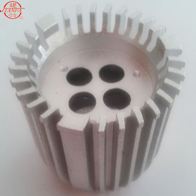 Large aluminum extrusion for led downlight heatsink