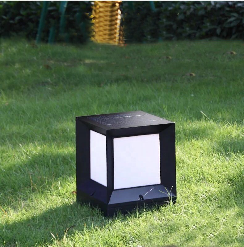 Hot Selling 2W Square Post Solar Powered  for garden decoration  Gate Pillar Light