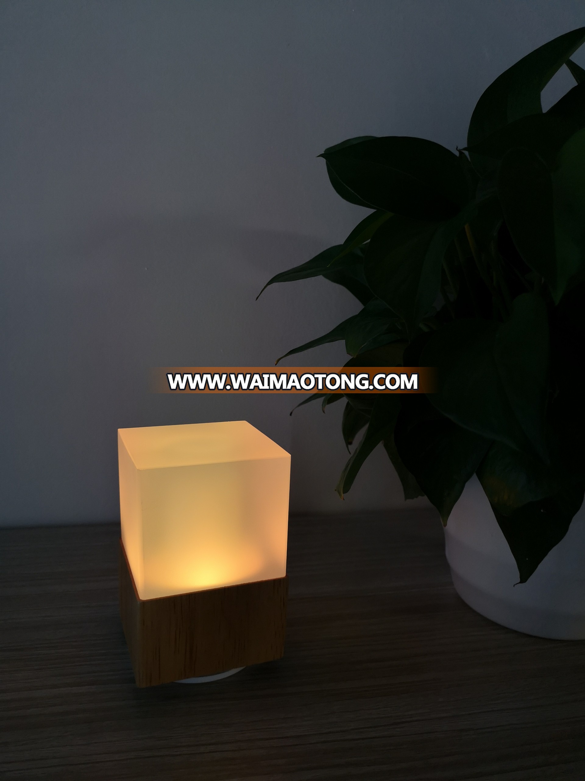 2019 new wooden bottom real smart led glass table lamp / colorful / portable rechargeable