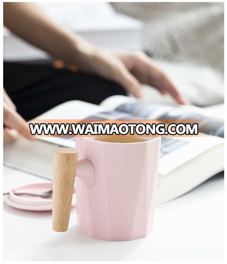 350ML hot sale Ceramic Tea Mug With wood handle & ceramic lid in different colors