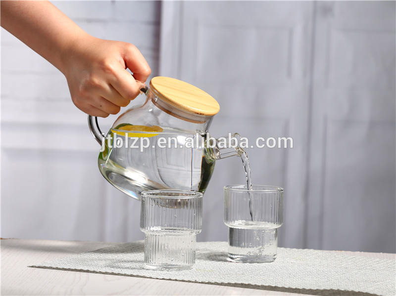 Promotional wholesale hand-made heat resistant borosilicate glass pitcher