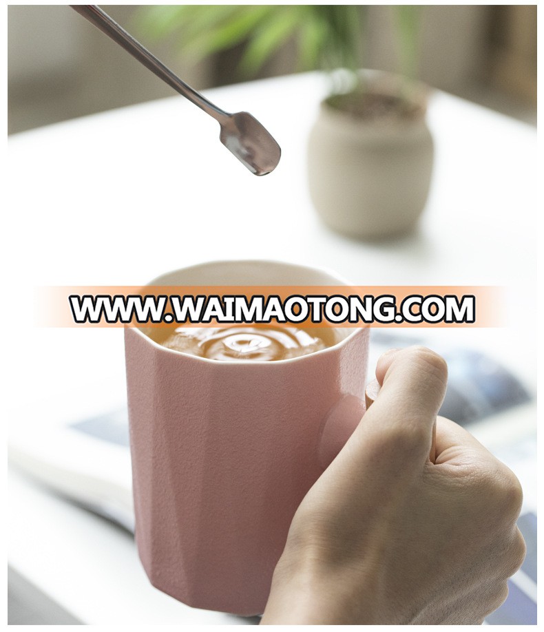 New arrival Fashion  porcelain Tea Mug with tea infuser and metal lid, special  wood handle