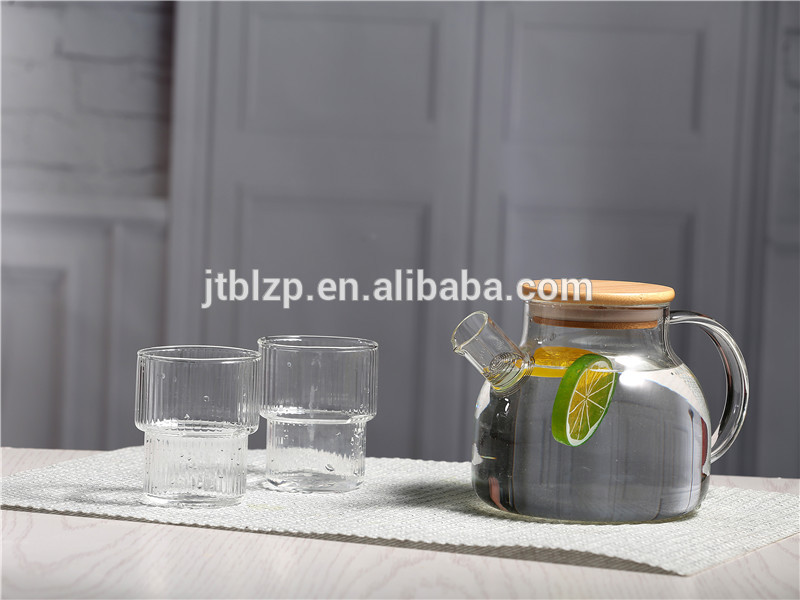 Promotional wholesale hand-made heat resistant borosilicate glass pitcher