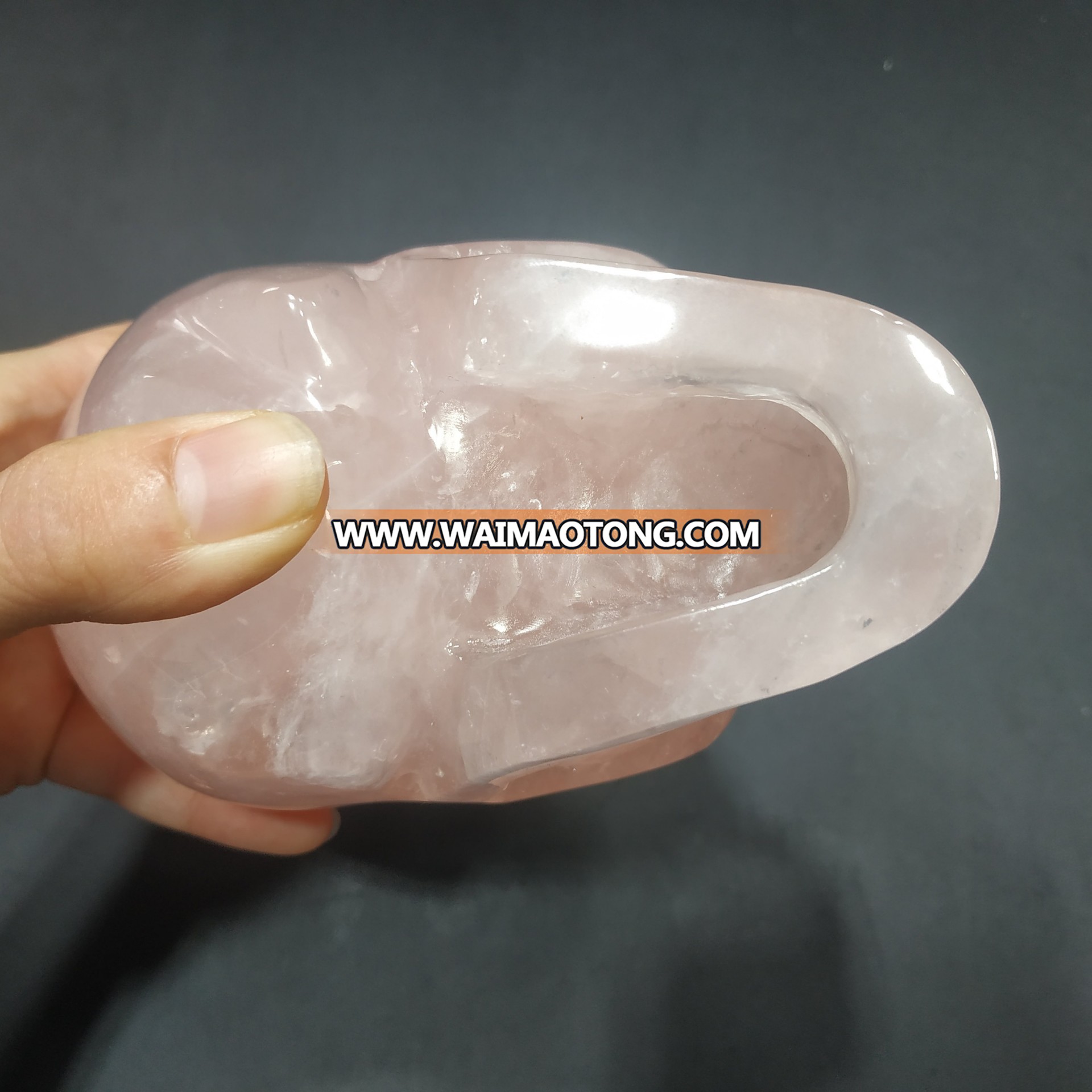 Wholesale natural crystal carvings crystal quartz skulls rose quartz skulls smile healing decoration