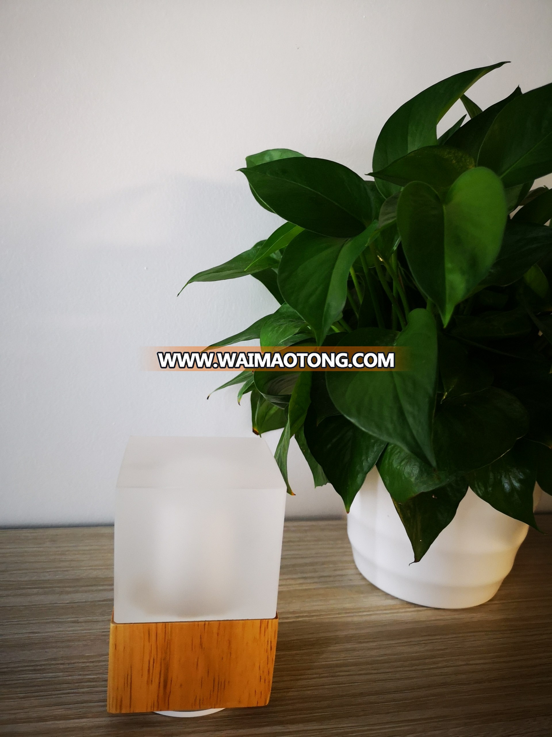 2019 new wooden bottom real smart led glass table lamp / colorful / portable rechargeable