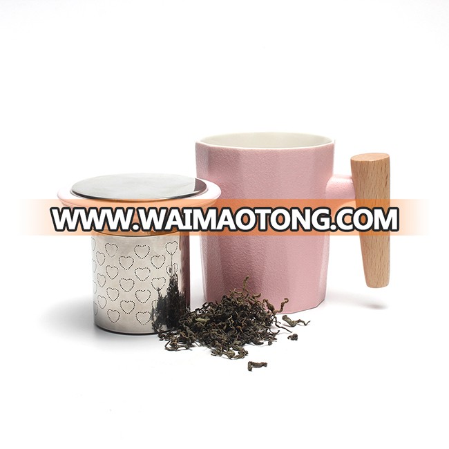 New arrival Fashion  porcelain Tea Mug with tea infuser and metal lid, special  wood handle