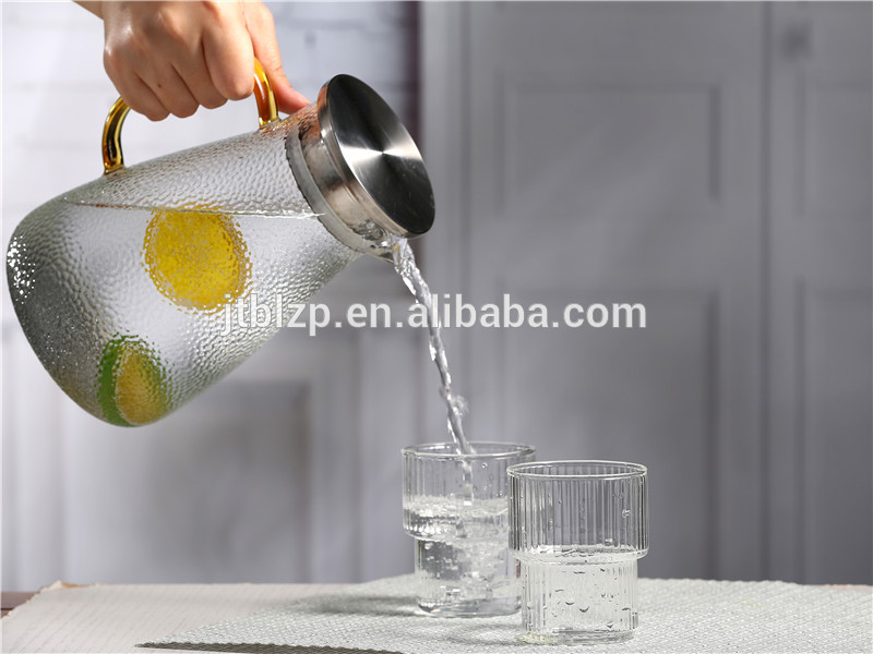 High borosilicate glass pitcher with lid hot and cold beverage water carafe