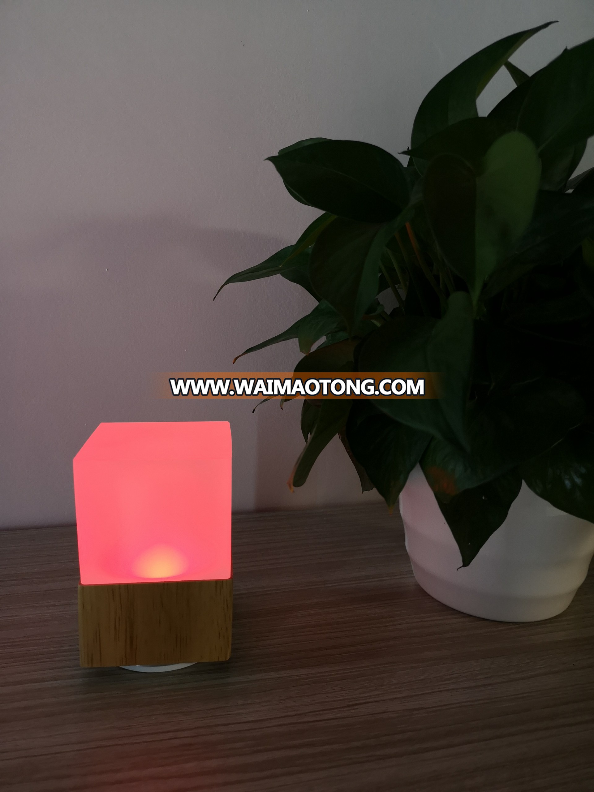 2019 new wooden bottom real smart led glass table lamp / colorful / portable rechargeable