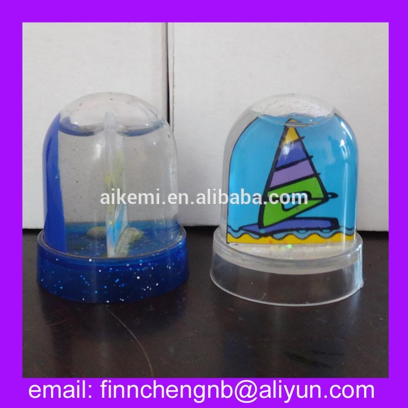 2 picture sheets landscape artwork custom mini snow globe,plastic photo frame snow globe,plastic snow globe with picture frame