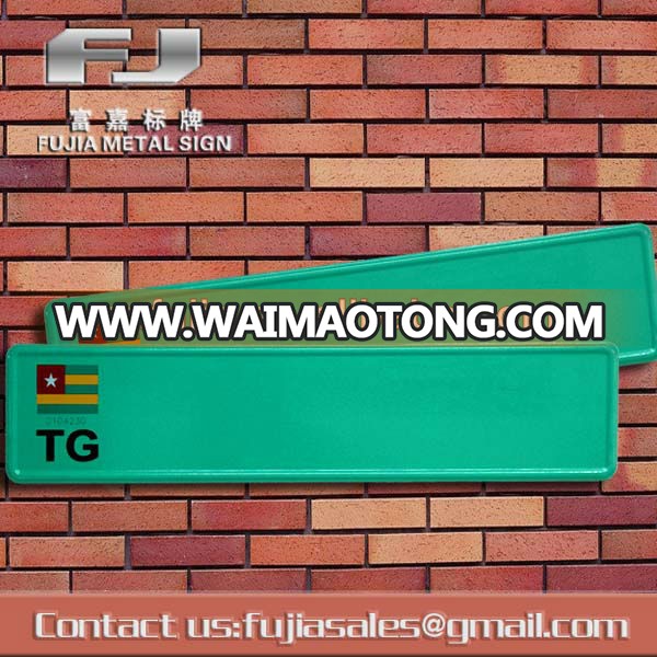 Road Direction Aluminum Metal Signs Printing Embossed Arrow Signs