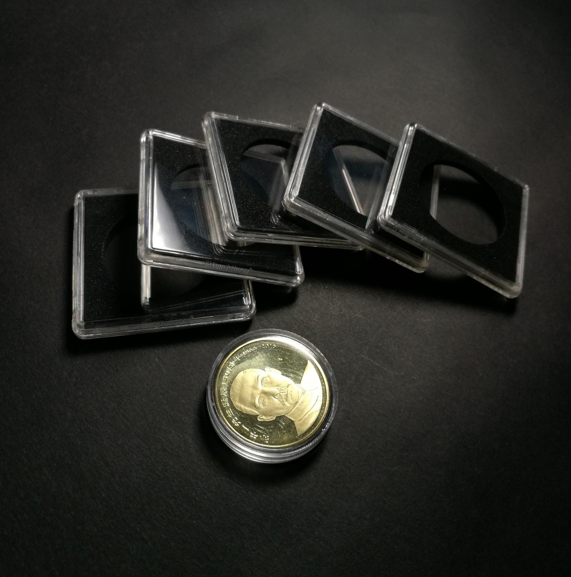 Direct fit single square coin capsule