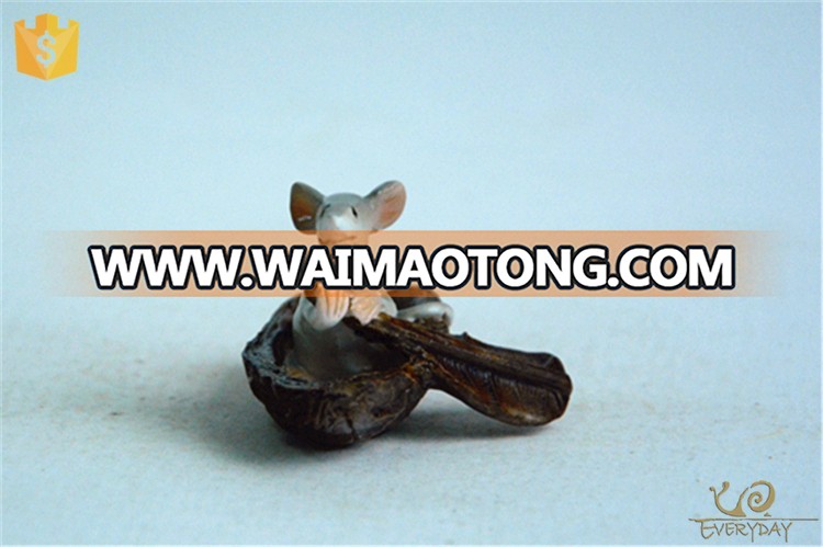 Customized Mini Boating Mouse Figurines,Funny Animal Statue Table Decoration