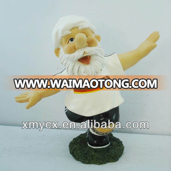 2014 hot sale resin football gnome sculpture.