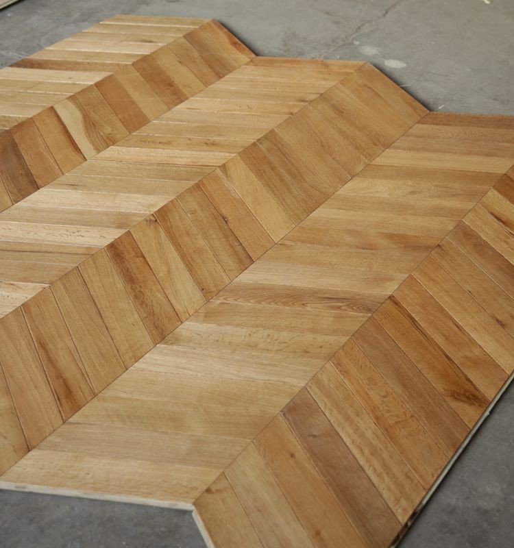 1818.6*300*16/4mm Engineered Chevron Oak Flooring