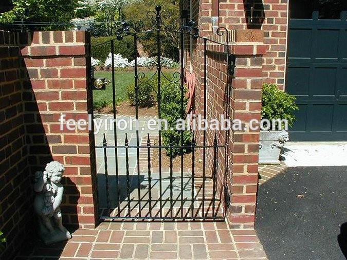 Single small iron gate FG-105