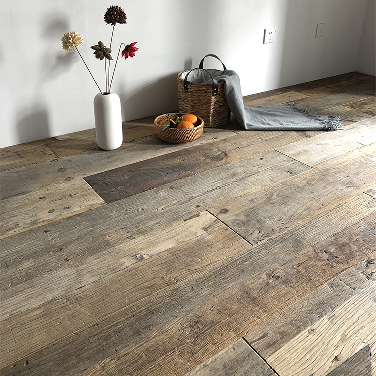 Reclaimed wood herringbone parkett