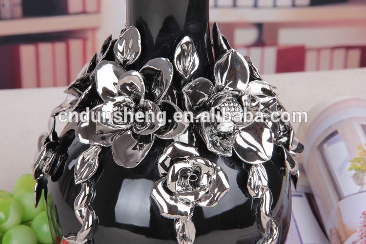 Round with small mouth ceramic electroplated vase wholesale/Plating silver vase with twist shape