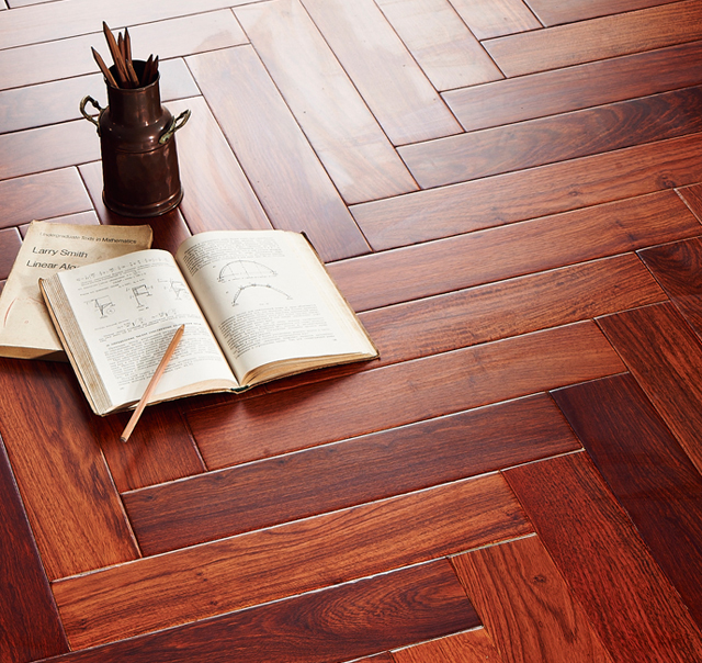 Bright color and high quality oak solid wood / hardwood flooring/parquet