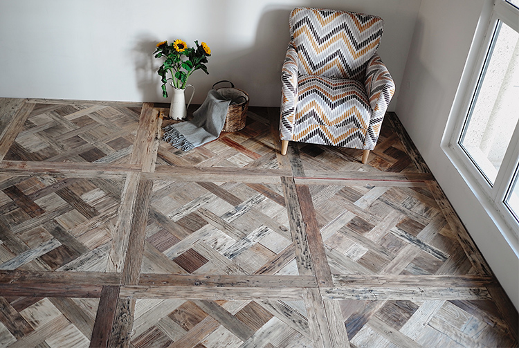 Reclaimed wood herringbone parkett