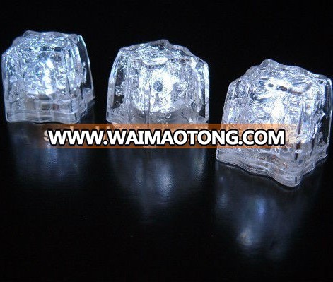 Wholesale flashing plastic led ice cubes, LED glow ice cube