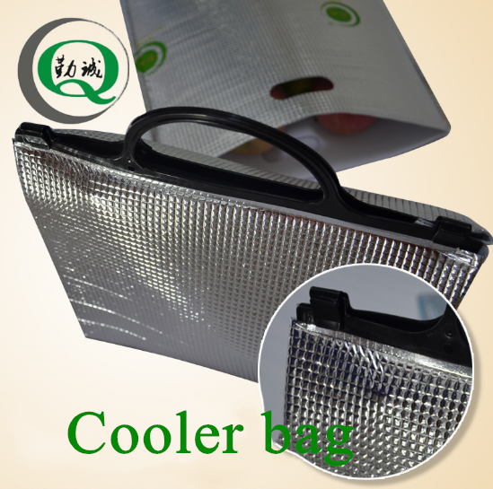 Anti-heat foil liner cooler bags for shipping goods