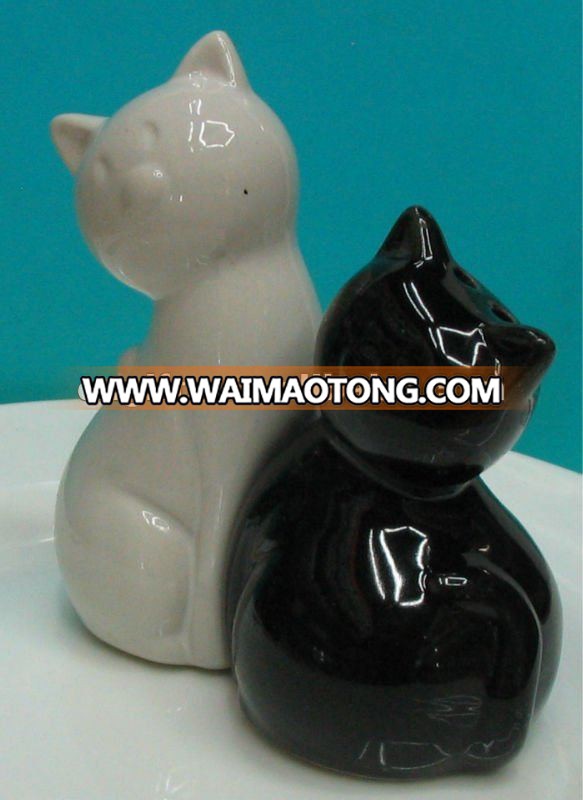 novelty valentine day gifts ceramic cat snuggling black and white salt and pepper shaker