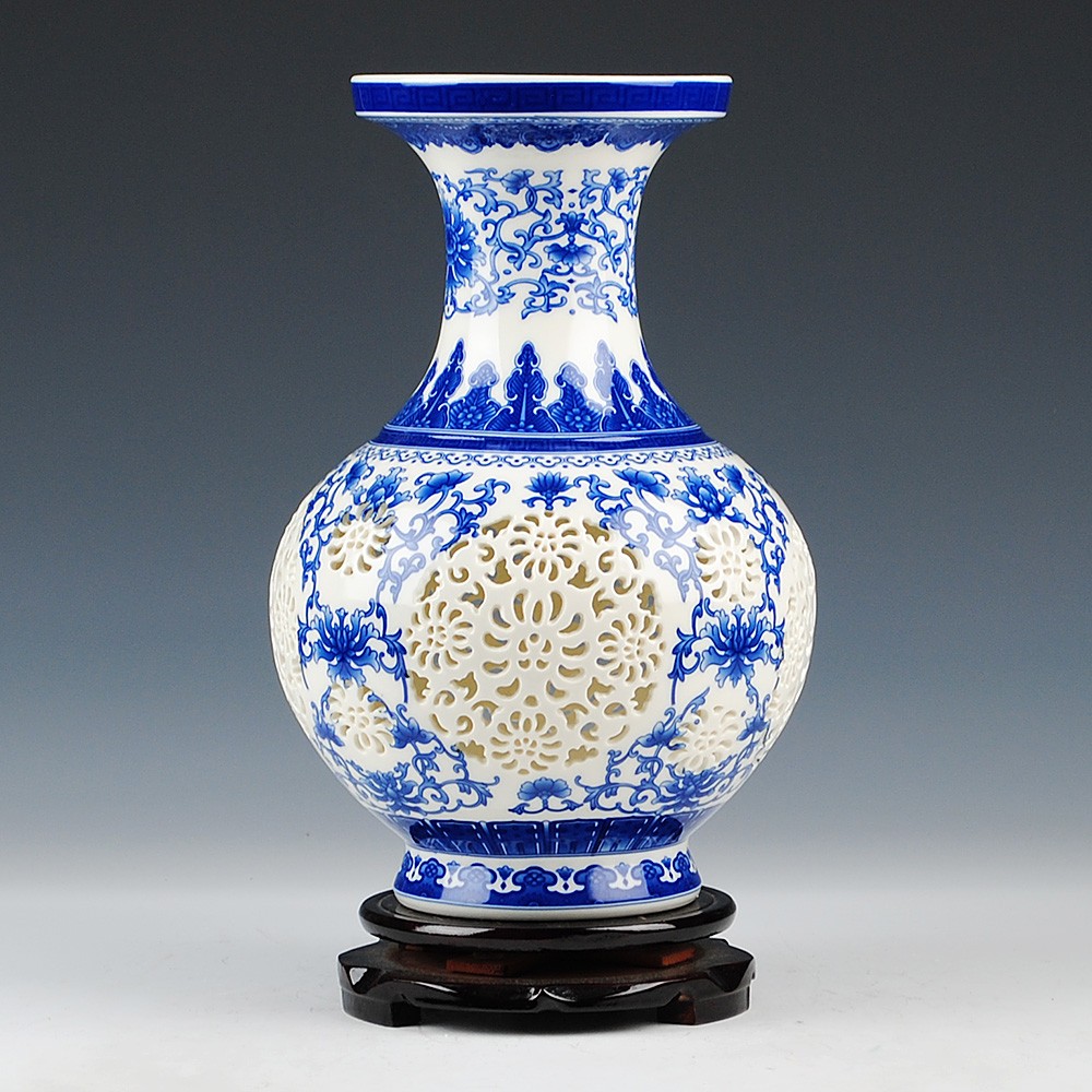 Wholesale Jingdezhen Antique Old Blue and White Hollow out ceramic vase