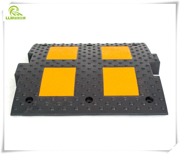 durable reflective rubber road speed hump