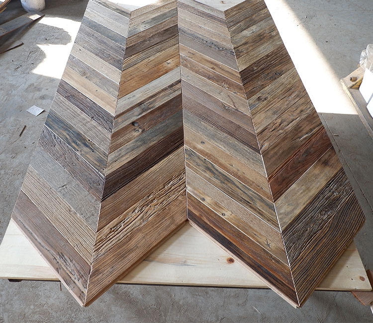 Reclaimed wood herringbone parkett