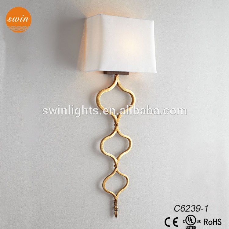 Amazon supply design sinuous metal wall sconce golden wall lamp for hotel