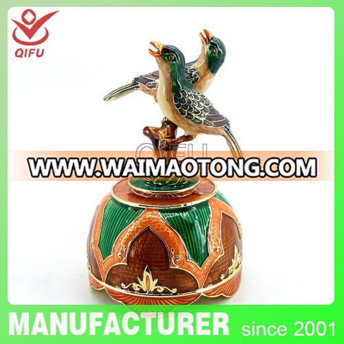 2015 Latest popular bird music box metal decoration wedding souvenirs china(QF4420)