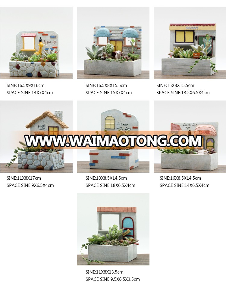 Chinese couple garden dollhouse