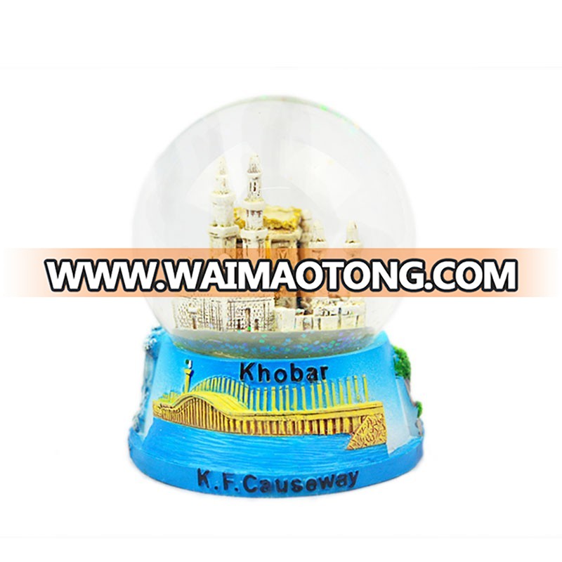 Low price of Custom polyresin wedding gifts snow globe With ISO9001 Certificate