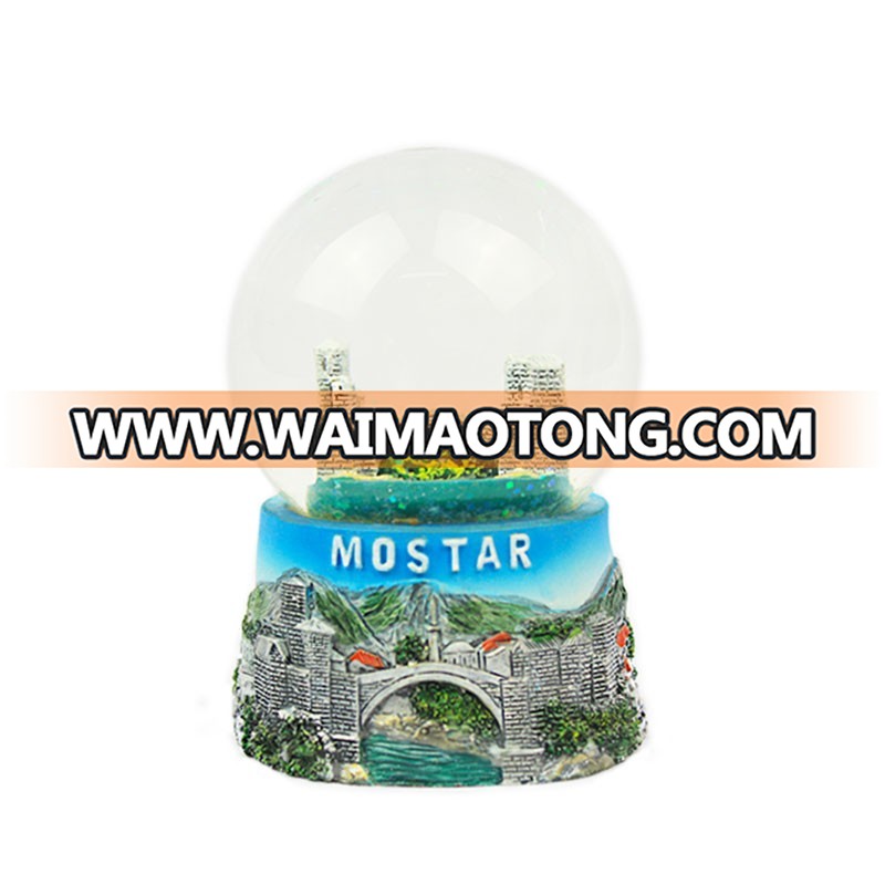 Low price of Custom polyresin wedding gifts snow globe With ISO9001 Certificate