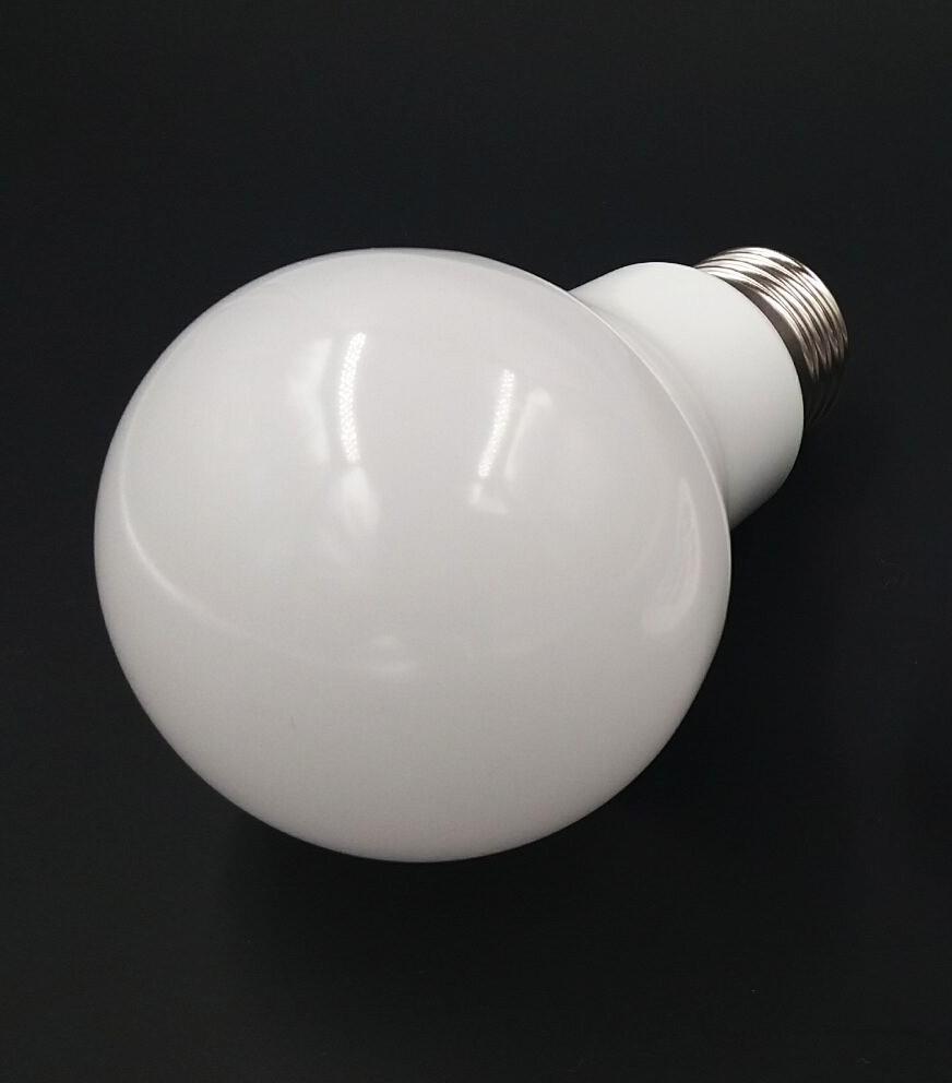 Hot&New product 100-250v 8w e27 RGBW smart LED bulb