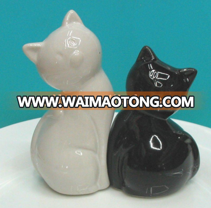 novelty valentine day gifts ceramic cat snuggling black and white salt and pepper shaker