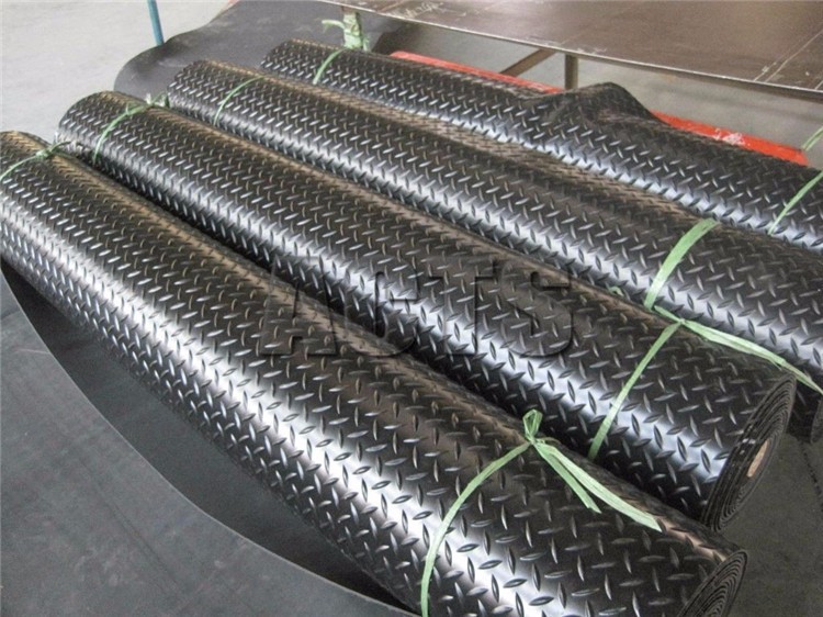 China Suppliers Black Leaf Design Elastic Rubber Flooring Sheet Roll