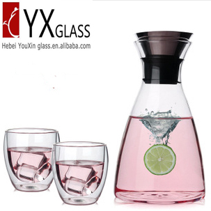 1.5L Clear glass water jug with side handle and lid for cold drinks