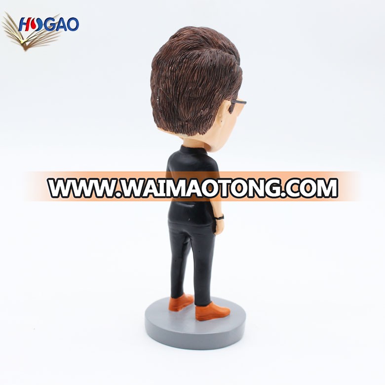 2019 OEM resin women figurine wearing glasses  bobble head