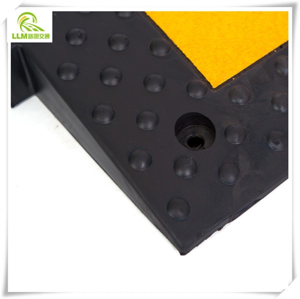 durable reflective rubber road speed hump