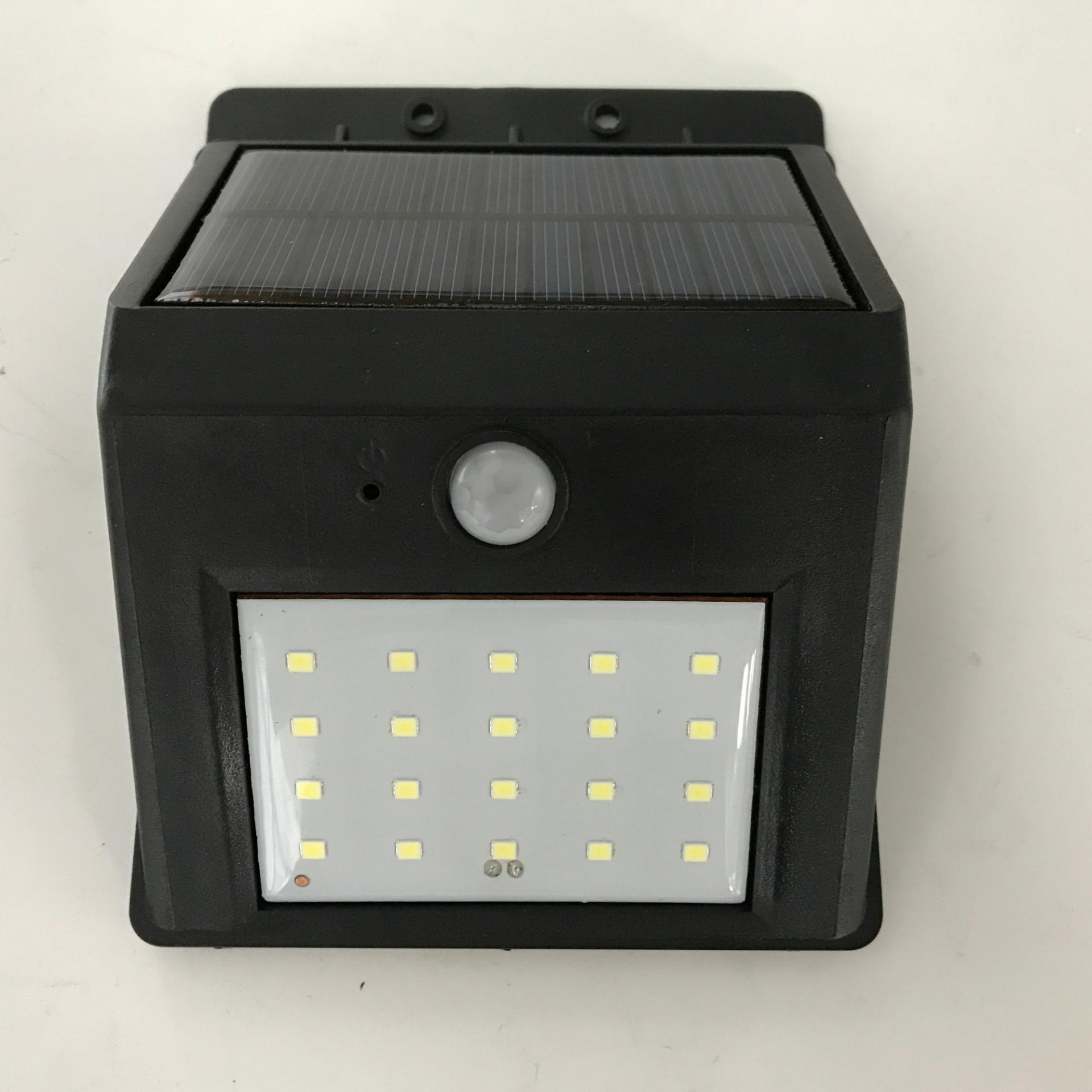 Waterproof outdoor IP65 PIR motion sensor wall mounted solar led garden light