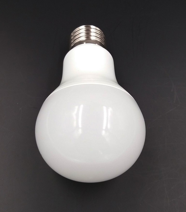 Hot&New product 100-250v 8w e27 RGBW smart LED bulb