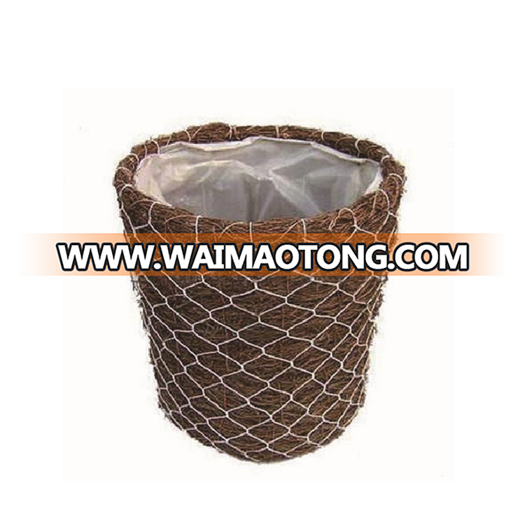 Rattan garden ornament with coco liner