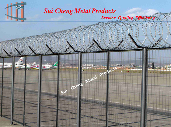 High Quality galvanized and pvc coated 5mm wire dia Airport razor wire Fencing