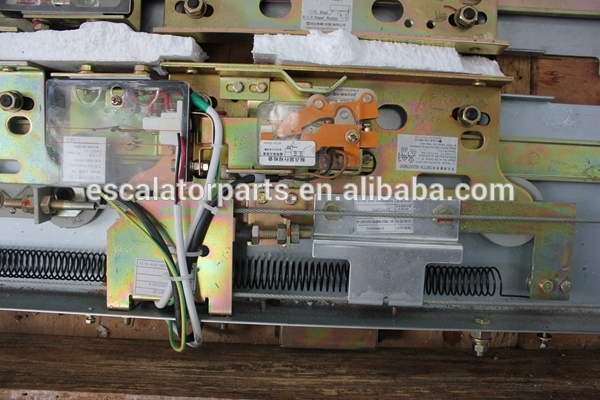 CO900 Elevator Langing Door Operator 700-1000mm Center Opening Door Head for Hitachi elevator