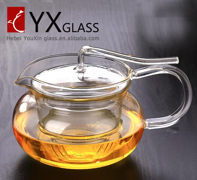 1.5L Clear glass water jug with side handle and lid for cold drinks