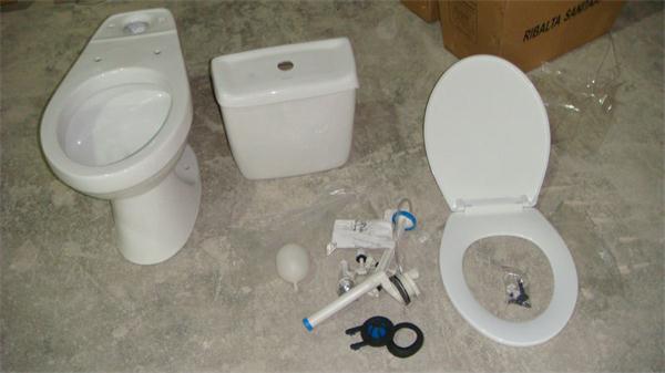 Siphonic Ceramic Sanitary Ware Two Piece Toilet