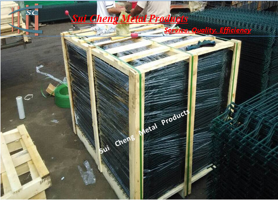 High Quality galvanized and pvc coated 5mm wire dia Airport razor wire Fencing