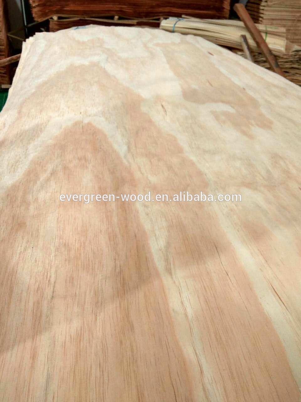 Pine veneer natural in rotary cut