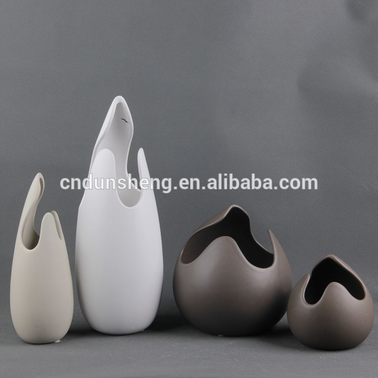 Wholesale 4-pieces brown porcelain eggshell shaped vase+planter,matt finish centerpieces